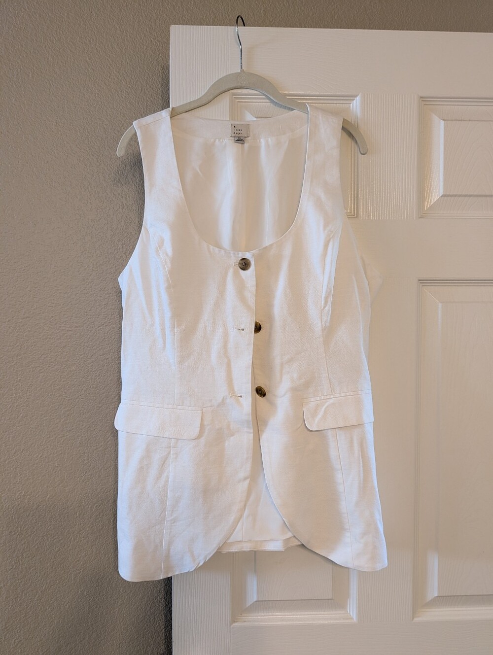 A New Day White Longline Tailored Cinch Back Button Up Vest Size XL